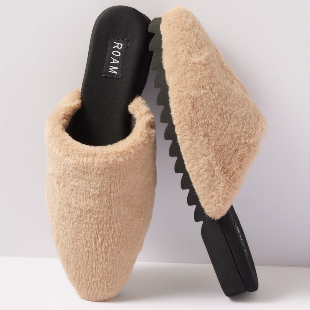 Evereve ROAM Cloud Fur Shearling Mule Slippers Size 11 Worn One Time!  Like new!
